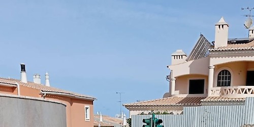PSD de Lagos critica o estado de degradação de Placas Toponímicas