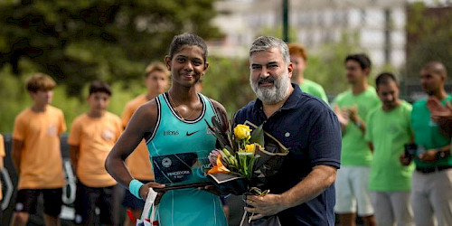Maaya Rajeshwaran Revathi, de 17 anos, conquista título em Lagos
