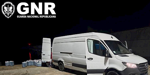 Operações da GNR de norte a sul travam redes marítimas de droga: 1 detido e apreendidas 9 viaturas, 2 armas de guerra e cerca de 10 000 litros de combustível