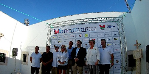 Baía de Lagos recebe Campeonato Europeu de Moth 2019