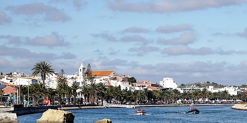 Câmara de Lagos aprova moção de protesto pela deficiente situação da barra