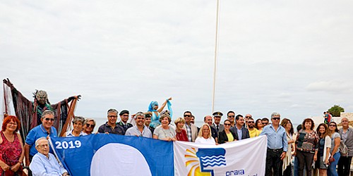 Bandeira Azul hasteada nas praias de Lagos