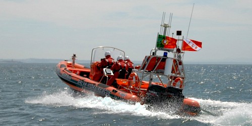 Estação Salva-vidas de Sagres resgata três praticantes de actividades náuticas na praia do Beliche
