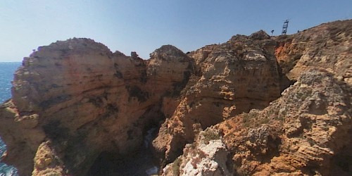 Turista estava a tirar fotografias quando caiu em ravina na Ponta da Piedade em Lagos