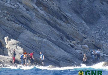 GNR detecta 9 migrantes encurralados na ilha de Inousses na Grécia