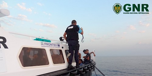 GNR resgata 60 migrantes na ilha de Samos – Grécia