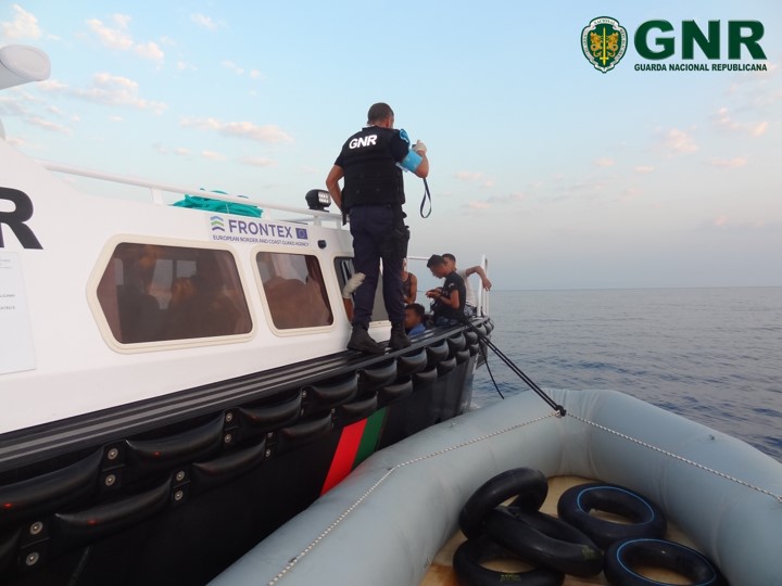 GNR resgata 60 migrantes na ilha de Samos – Grécia