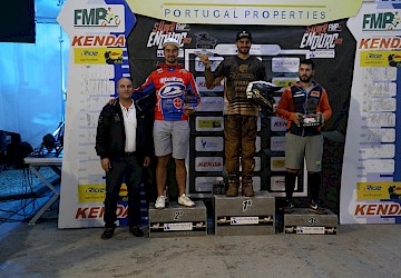 Diogo Vieira venceu a prova Campeonato Nacional de Super Enduro em Vila do Bispo e celebrou o titulo no Campeonato Nacional.