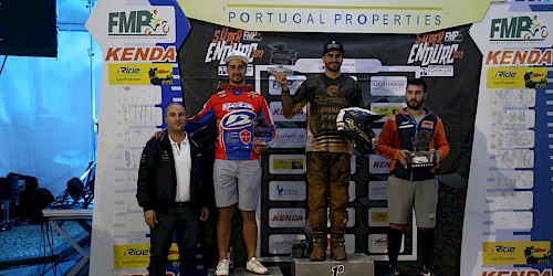 Diogo Vieira venceu a prova Campeonato Nacional de Super Enduro em Vila do Bispo e celebrou o titulo no Campeonato Nacional.