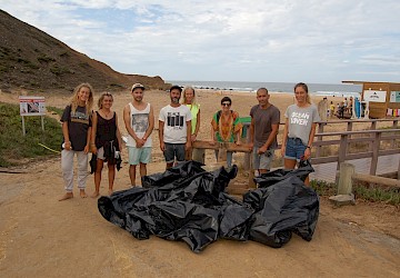 No âmbito do Dia Internacional de Limpeza Costeira realizou-se, no passado dia 21 de setembro, uma acção de limpeza na praia da Cordoama