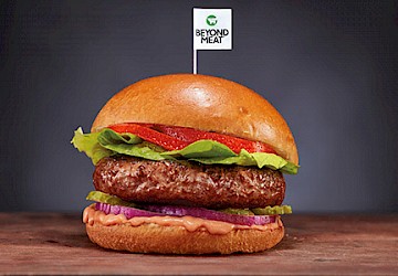 O primeiro hambúrguer do mundo feito à base de vegetais que se parece com carne