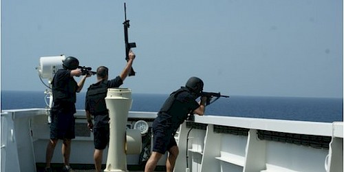 Navios com Bandeira Portuguesa já podem ter guardas armados a bordo