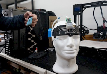 Investigador da UC desenvolve “EEG vestível” de baixo custo e reutilizável