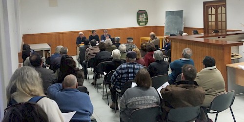 Sessão de esclarecimento de apresentação do projecto de lei do PCP para criação da freguesia de Barão de S. João com concorrido e animado debate aberto