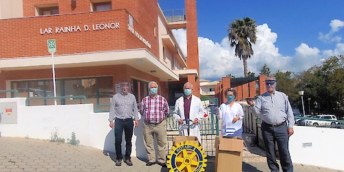 Rotary Clube de Lagos oferece viseiras de protecção à Santa Casa da Misericórdia de Lagos