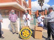 Rotary Clube de Lagos oferece viseiras de protecção à Santa Casa da Misericórdia de Lagos - 1