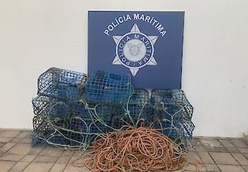 Polícia Marítima apreende arte de pesca em situação ilegal à entrada do porto de Lagos