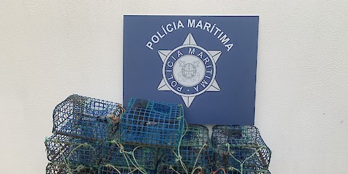 Polícia Marítima apreende arte de pesca em situação ilegal à entrada do porto de Lagos