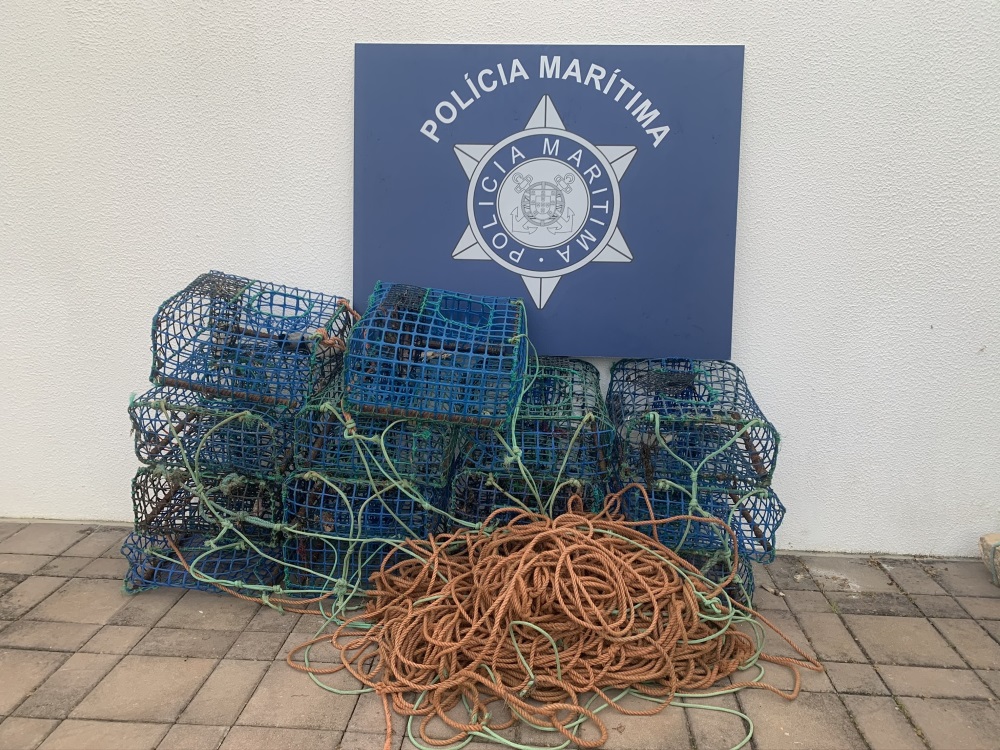 Polícia Marítima apreende arte de pesca em situação ilegal à entrada do porto de Lagos