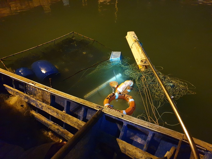 Autoridade Marítima Nacional auxilia e acompanha trabalhos de reflutuação de embarcação no porto de pesca de Quarteira