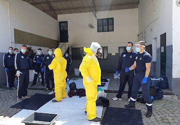 Bombeiros sapadores de Faro recebem formação para acções de descontaminação