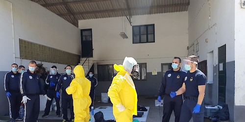 Bombeiros sapadores de Faro recebem formação para acções de descontaminação