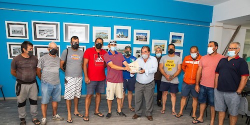 Câmara de Albufeira celebra dia nacional dos pescadores com oferta de uma obra de arte