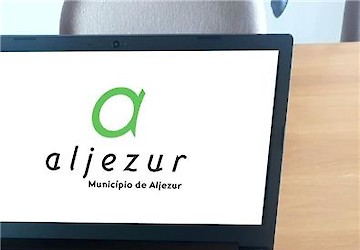 Município de Aljezur entrega meios informáticos a alunos do Concelho