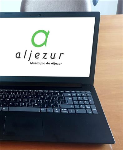 Município de Aljezur entrega meios informáticos a alunos do Concelho