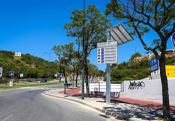 Albufeira instala sistema de encaminhamento e gestão de veículos a energia solar nos parques de estacionamento da cidade