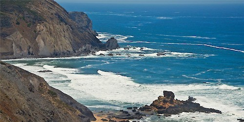 Agueiro arrasta seis pessoas provocando uma vítima mortal na praia do Castelejo em Vila do Bispo