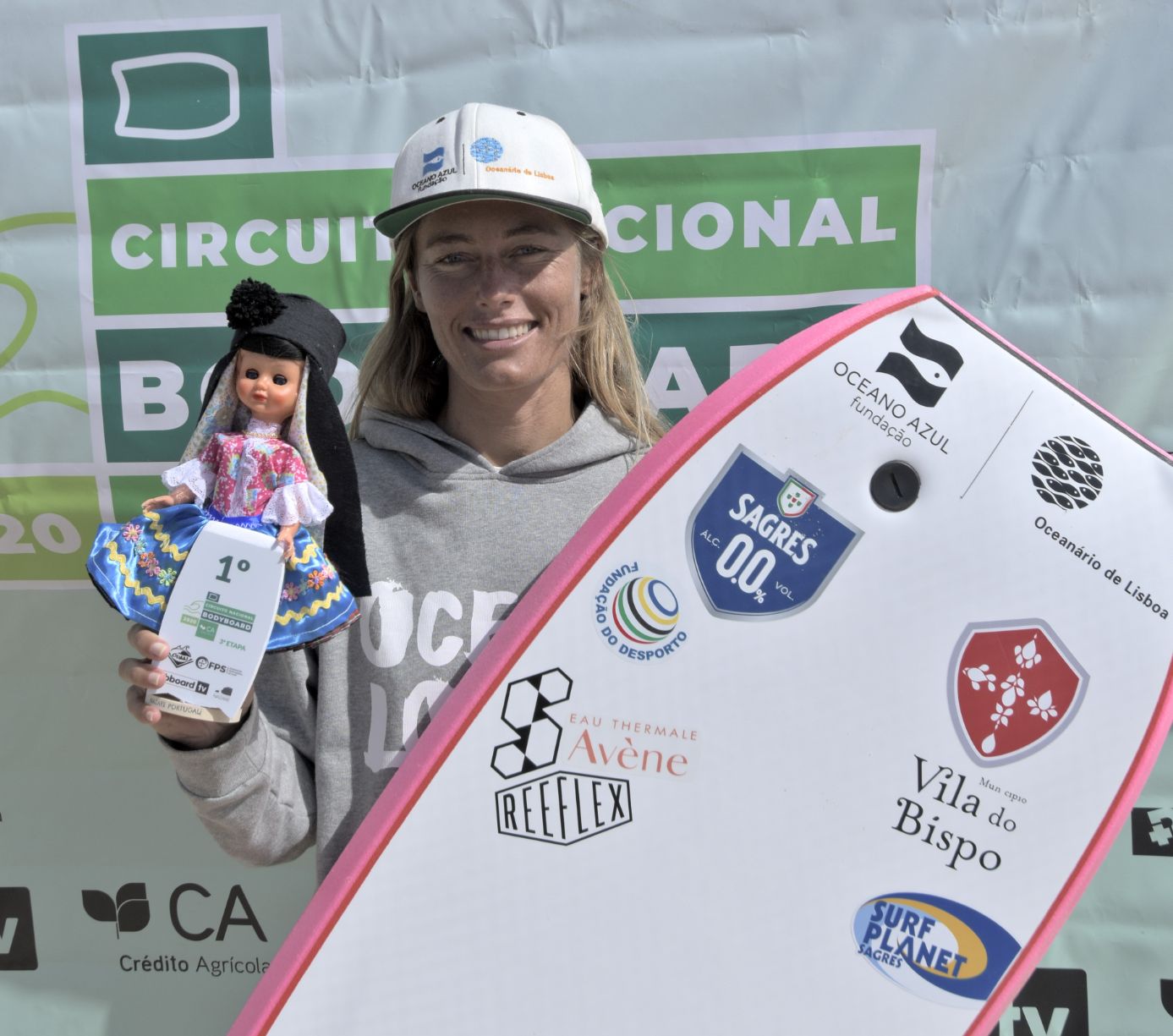 Joana Schenker vence na Nazaré e está a uma mão do título nacional