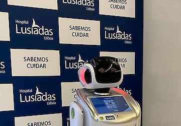 Lusíadas Saúde promove nova app com robot