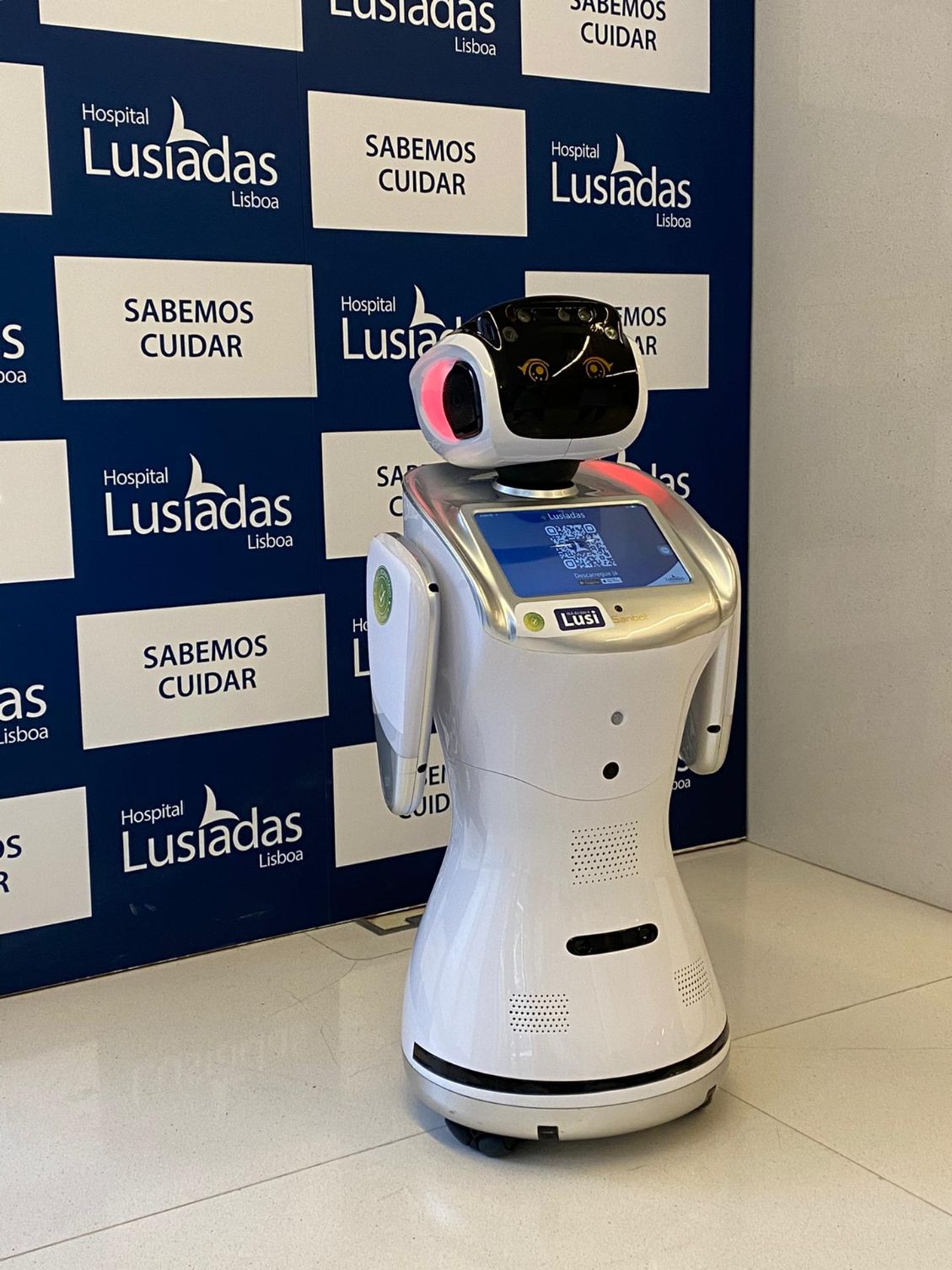 Lusíadas Saúde promove nova app com robot