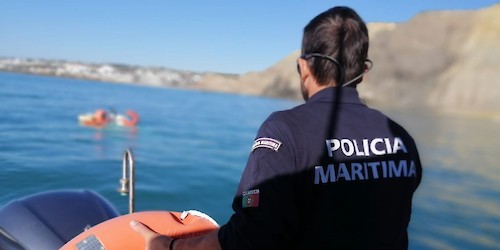 Embarcação de recreio naufragou ao largo da Praia da Luz em Lagos