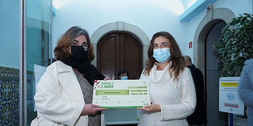 Lagos premiou estabelecimentos e clientes na quadra festiva em parceria com a ACRAL. Estabelecimento Mar d'Estórias arrecada 1.º prémio no valor de €500