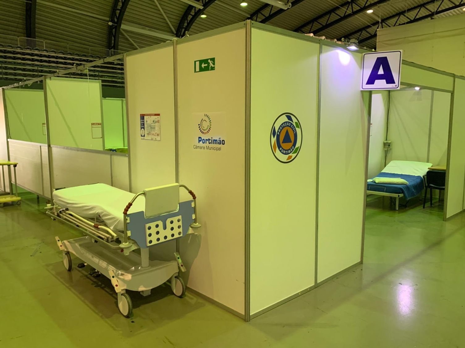 Hospital de Campanha instalado no Portimão Arena pronto a receber doentes com Covid