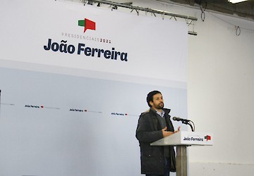 Presidenciais 2021: Candidato João Ferreira aproveita comício em Silves para desferir críticas a Marcelo Rebelo de Sousa face à «incoerência» no cumprimento da Constituição Portuguesa