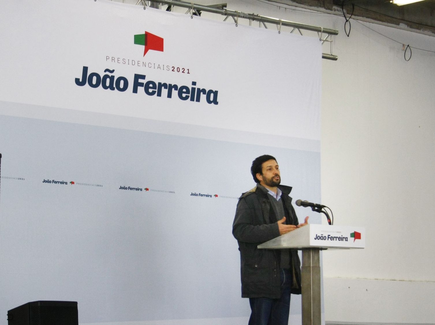 Presidenciais 2021: Candidato João Ferreira aproveita comício em Silves para desferir críticas a Marcelo Rebelo de Sousa face à «incoerência» no cumprimento da Constituição Portuguesa