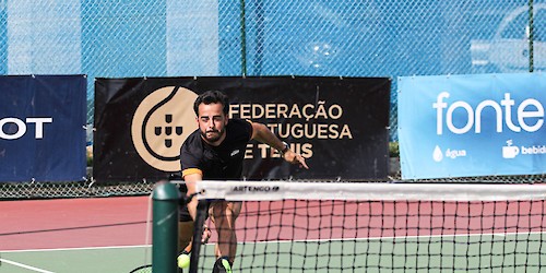 Ténis: Gil regressa aos triunfos. Portugueses estreiam-se amanhã nos singulares do Faro Open