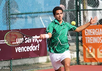 O tenista Pedro Araújo e o veterano Mischa Zverev destacam-se no torneio Faro Open