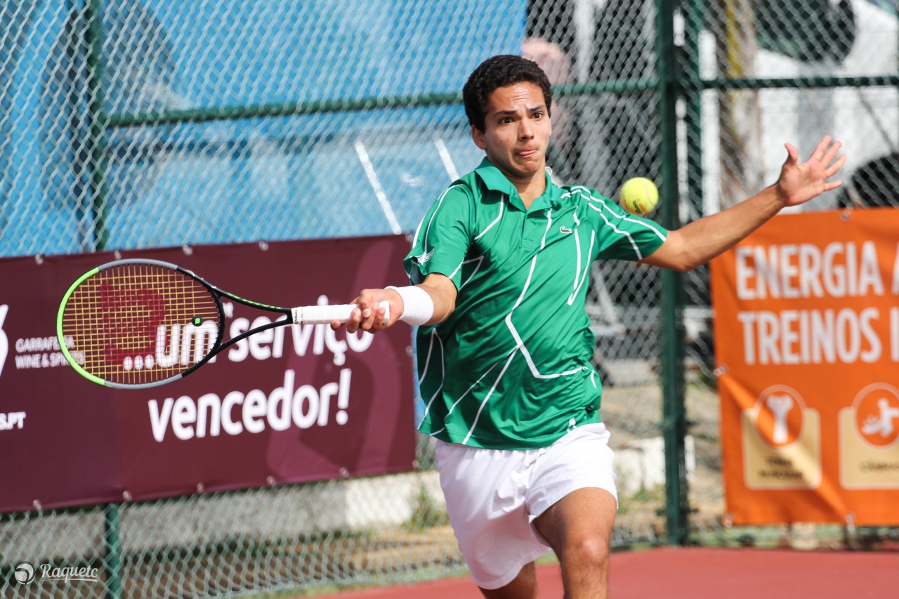 O tenista Pedro Araújo e o veterano Mischa Zverev destacam-se no torneio Faro Open