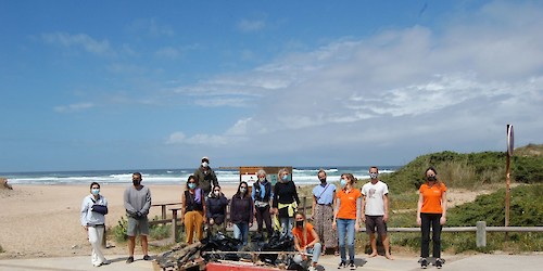 Vila do Bispo: Voluntários participam em acção de limpeza na praia da Cordoama