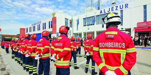 Câmara Municipal de Aljezur apoia bombeiros com financiamento de €52.234,84