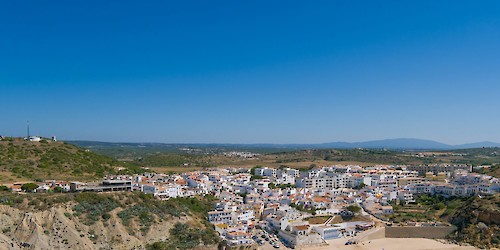 Aldeia de Burgau considerada Santorini portuguesa