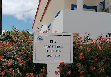 Falecido professor João Veloso homenageado com placa toponímica em Lagos