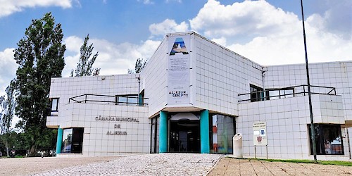 Câmara Municipal de Aljezur renova e reforça as medidas de apoio ao comércio, às empresas e às pessoas