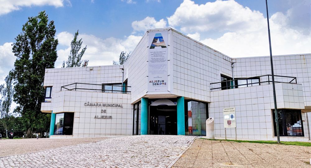 Câmara Municipal de Aljezur renova e reforça as medidas de apoio ao comércio, às empresas e às pessoas