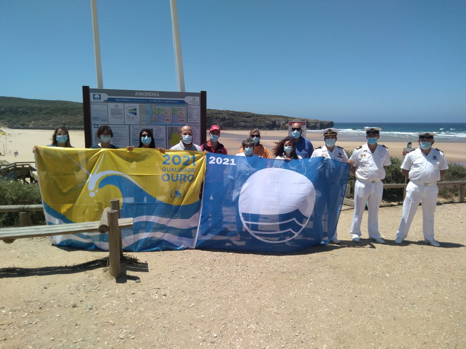 Aljezur promoveu cerimónia do hastear da Bandeira Azul e Praia Acessível
