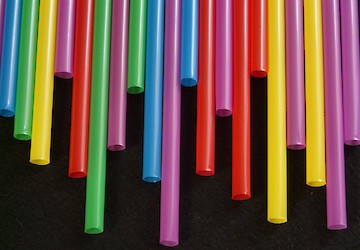 Novas regras sobre louça de plástico de utilização única já em vigor